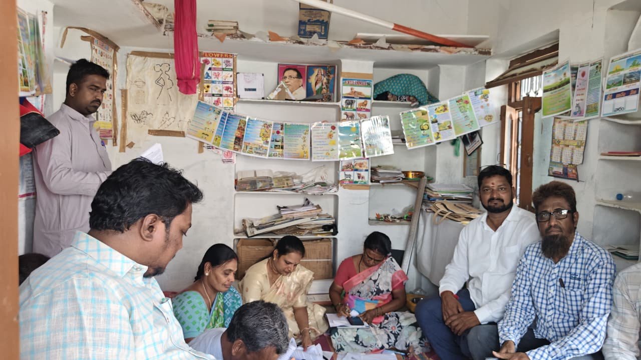 సర్ ప్రక్రియపై ఏడవాడిలో ప్రత్యేక కార్యక్రమం నిర్వహించిన వార్డు కౌన్సిలర్ శ్రీ విద్యానిలగౌడ్ 